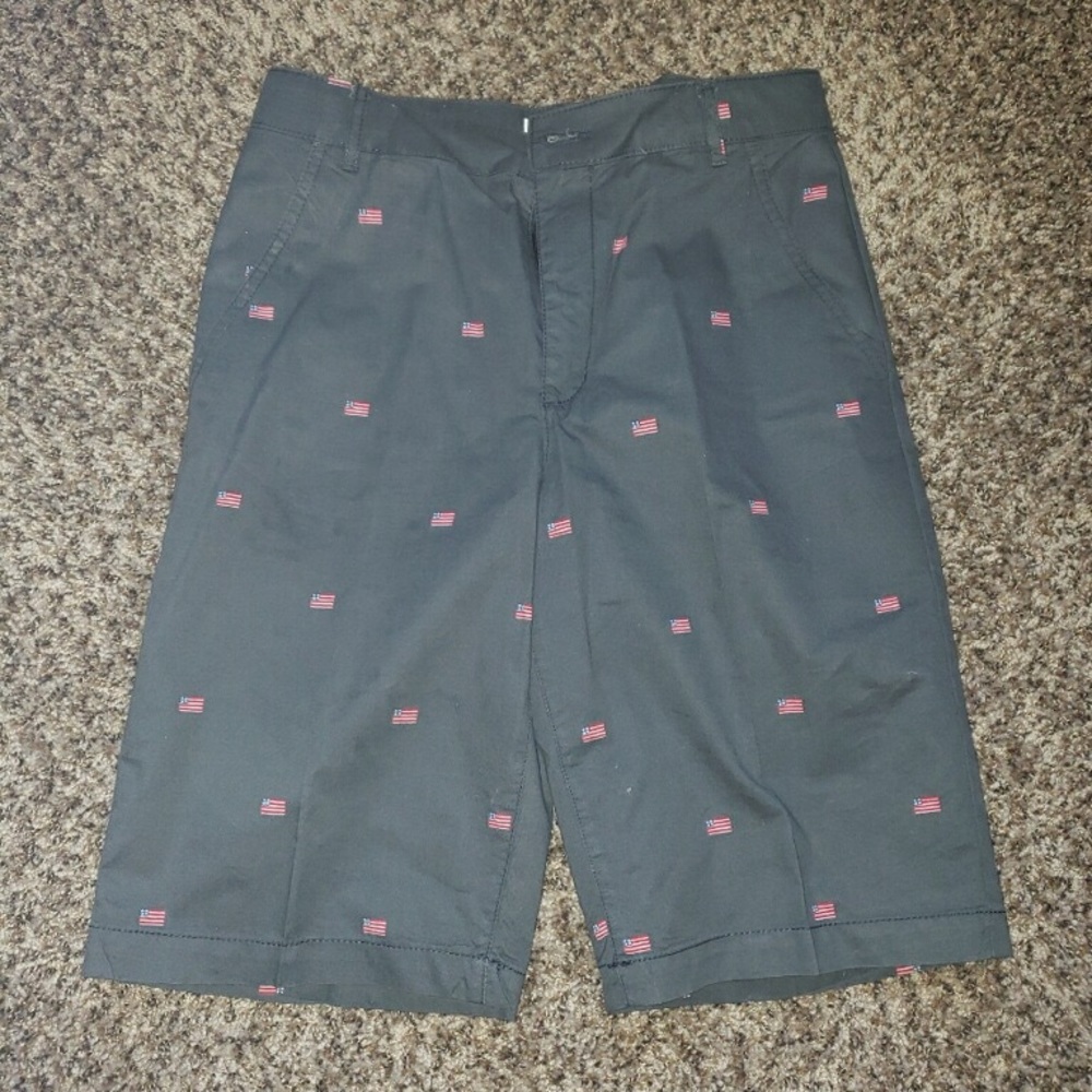 Boy's Old Navy shorts 

Color gray 

Size 16